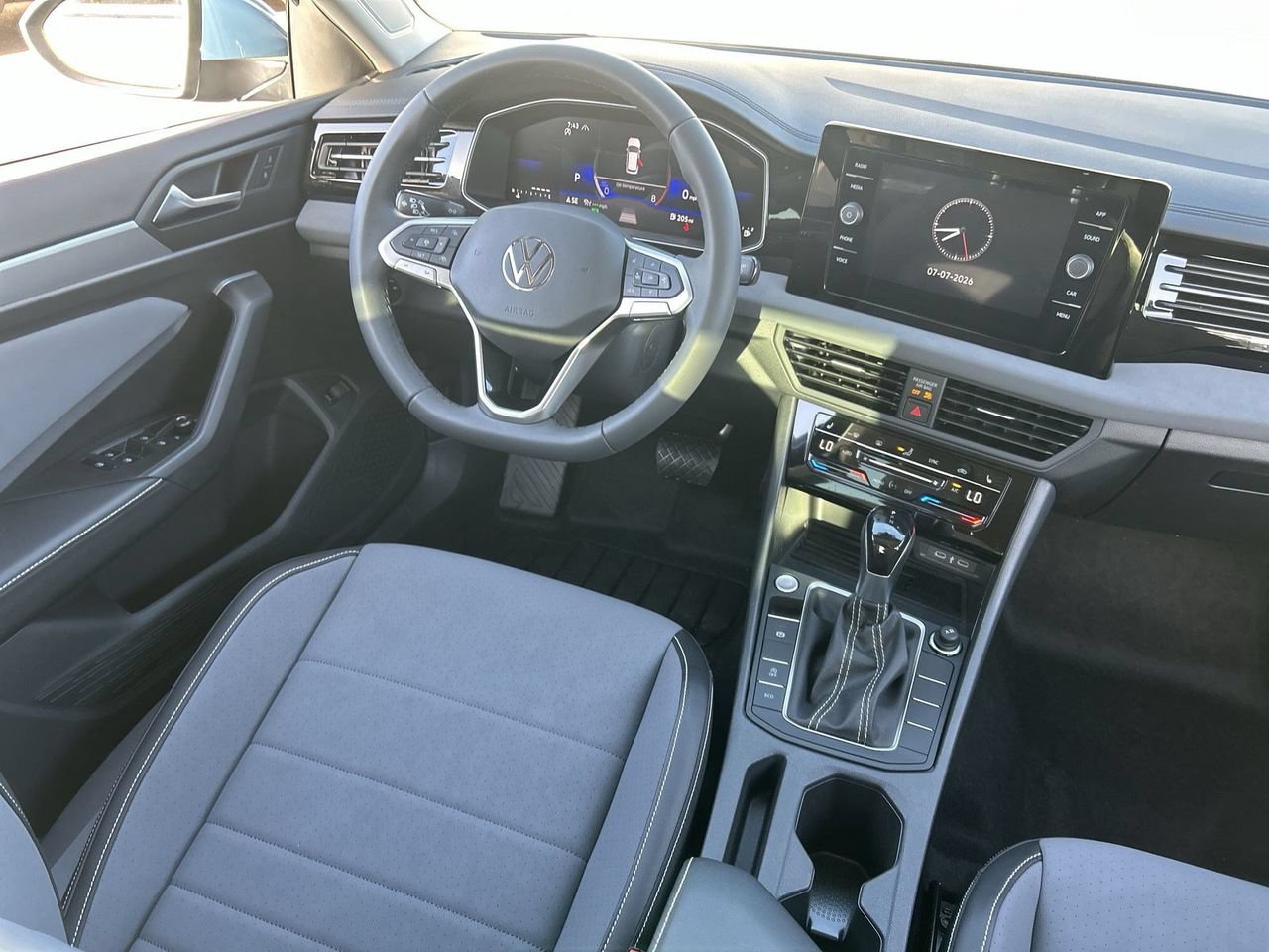 New 2026 Volkswagen Jetta SE FWD image 10