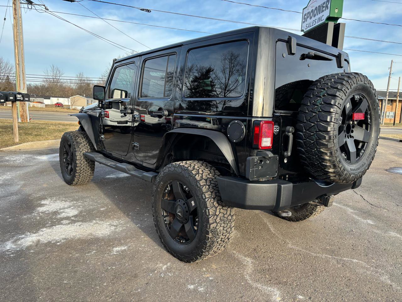 Used 2012 Jeep Wrangler Unlimited Sahara AWD/4WD image 3