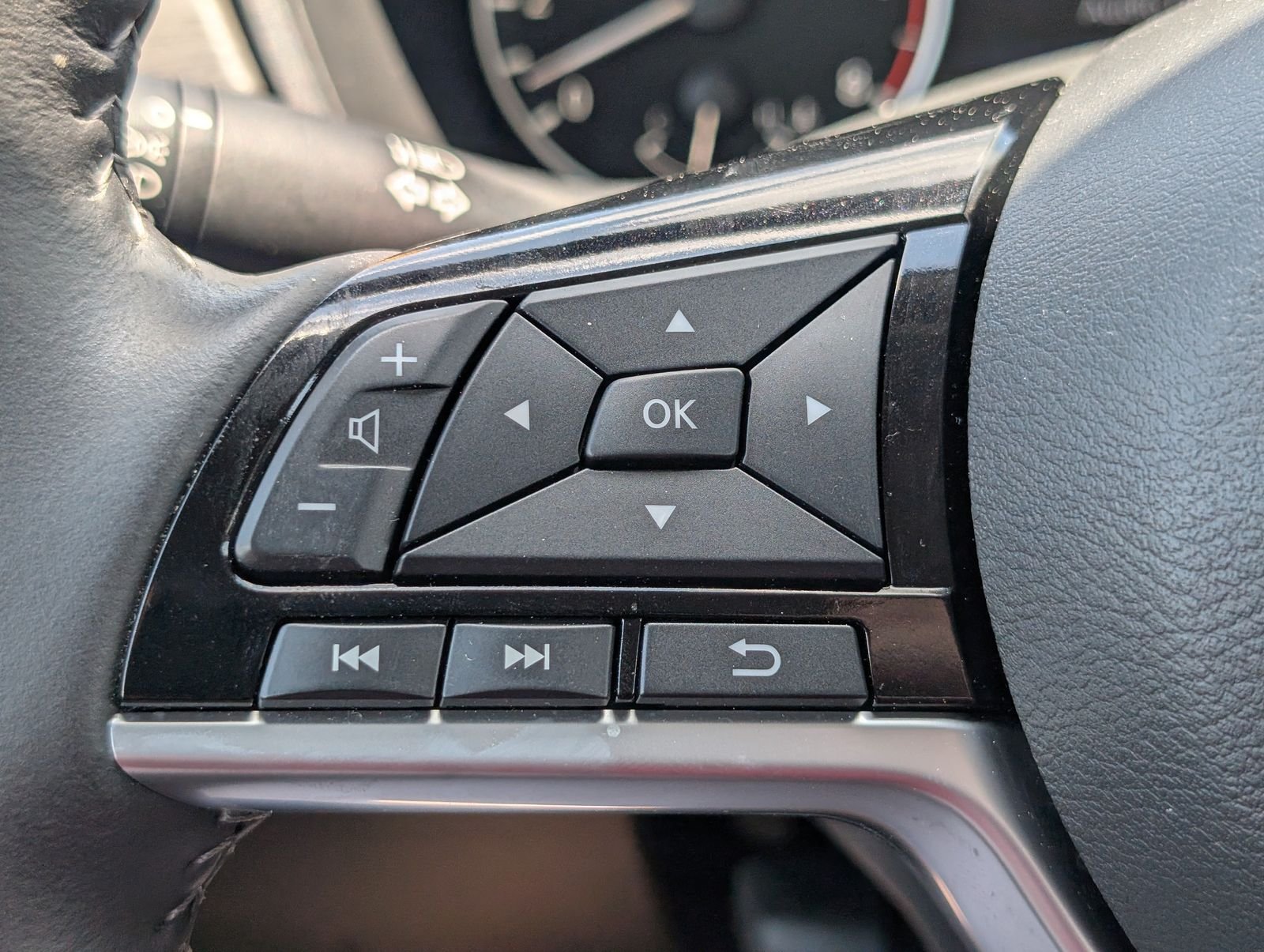 Used 2025 Nissan Altima 2.5 SL FWD image 24