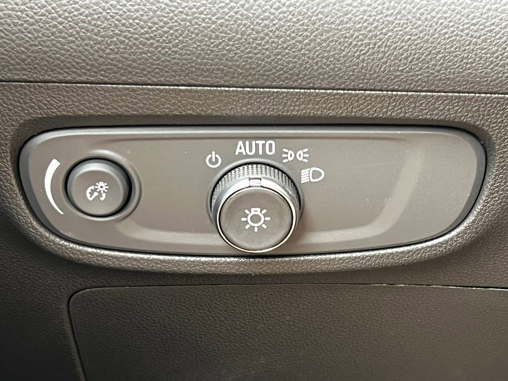 Certified 2025 Buick Encore GX Sport Touring w/ Experience Buick Package image 18