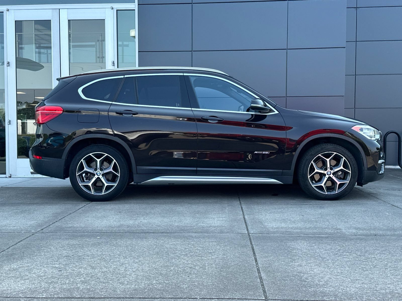 Used 2018 BMW X1 xDrive28i AWD/4WD image 2
