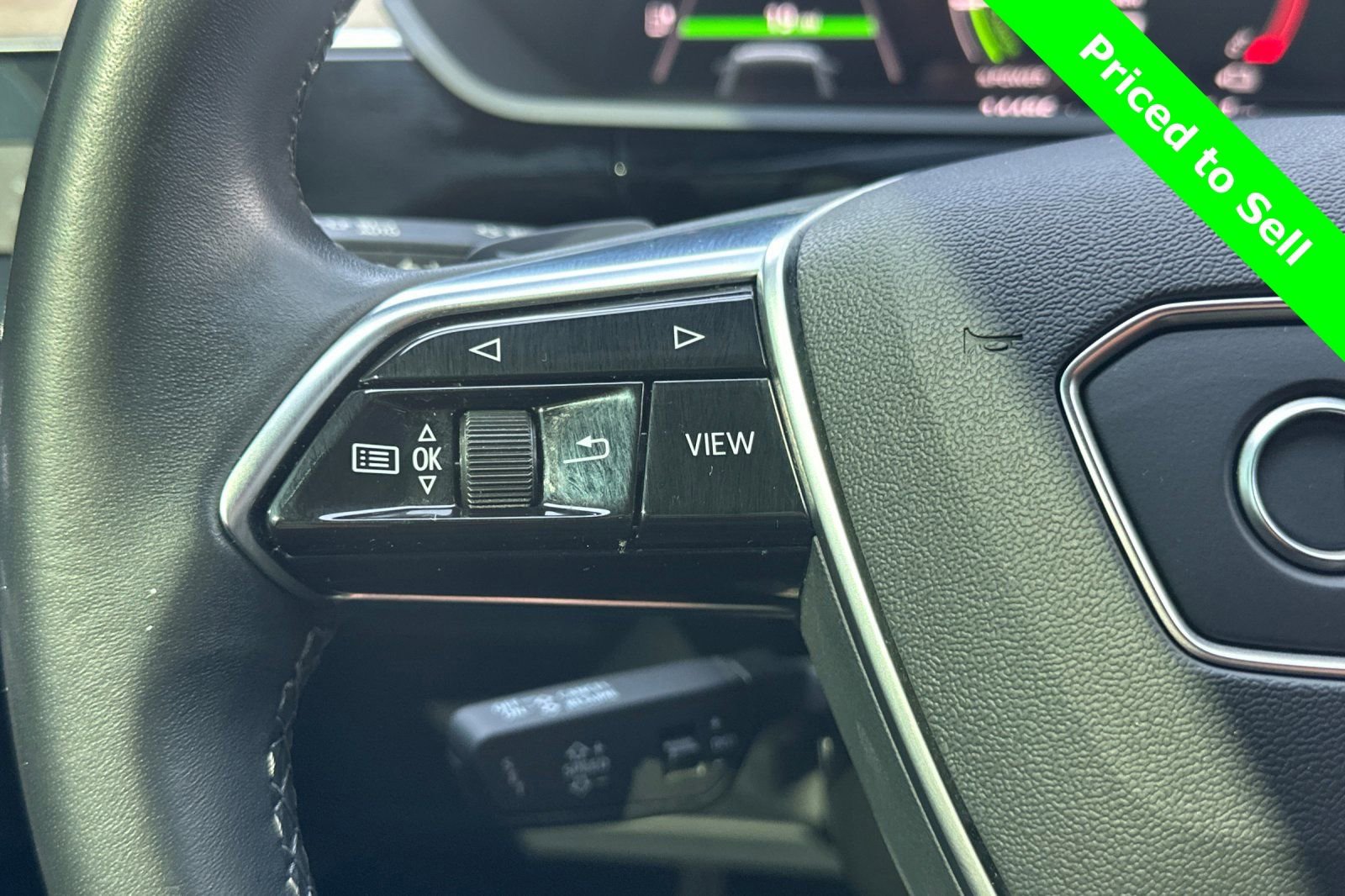 Used 2024 Audi Q8 e-tron Premium image 31