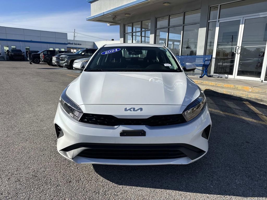 Used 2024 Kia Forte LXS image 2