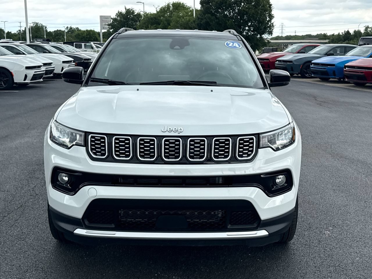 Used 2024 Jeep Compass Limited AWD/4WD image 8