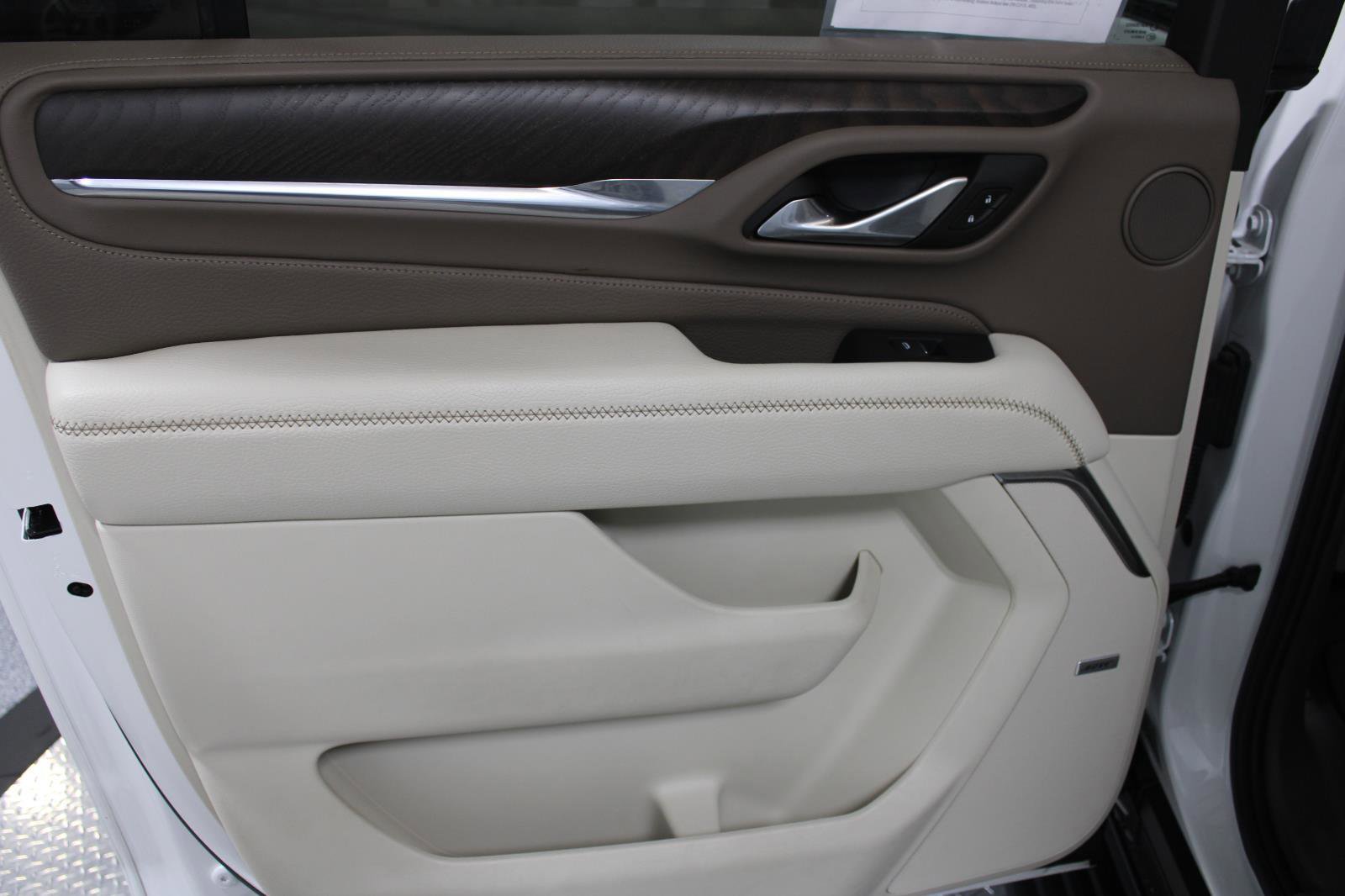 Used 2024 GMC Yukon XL Denali w/ Advanced Technology Package image 28