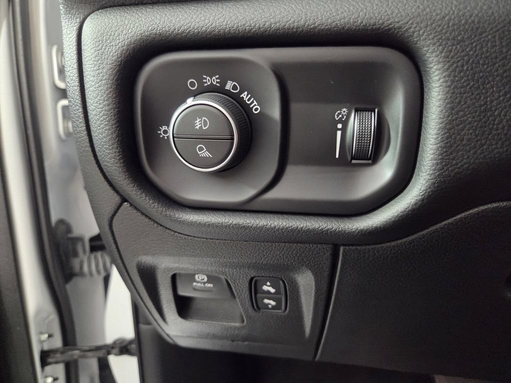 Used 2021 RAM 1500 Big Horn RWD image 19