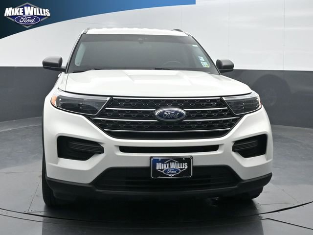 Used 2024 Ford Explorer XLT image 2