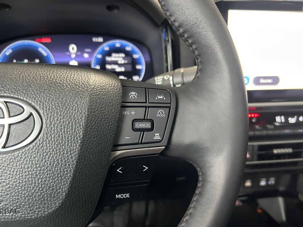Used 2025 Toyota Camry XLE AWD/4WD image 19