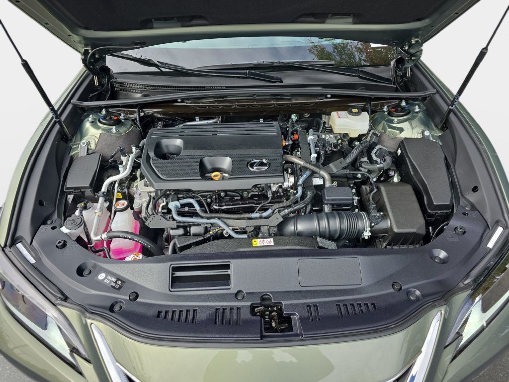 Used 2025 Lexus ES 300h w/ Premium Package FWD image 33