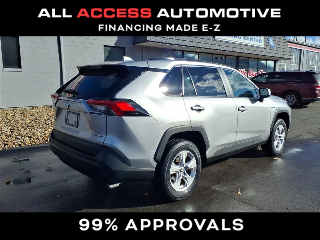 Used 2021 Toyota RAV4 XLE image 2