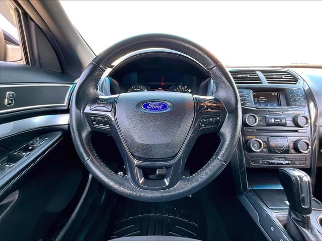Used 2017 Ford Explorer XLT AWD/4WD image 18