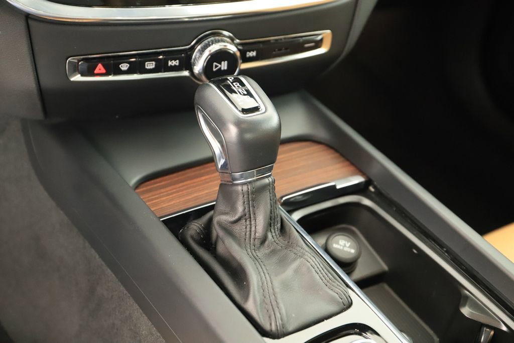 Used 2020 Volvo S60 T6 Inscription image 29