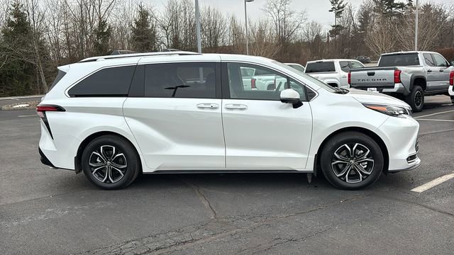 New 2026 Toyota Sienna Platinum image 32