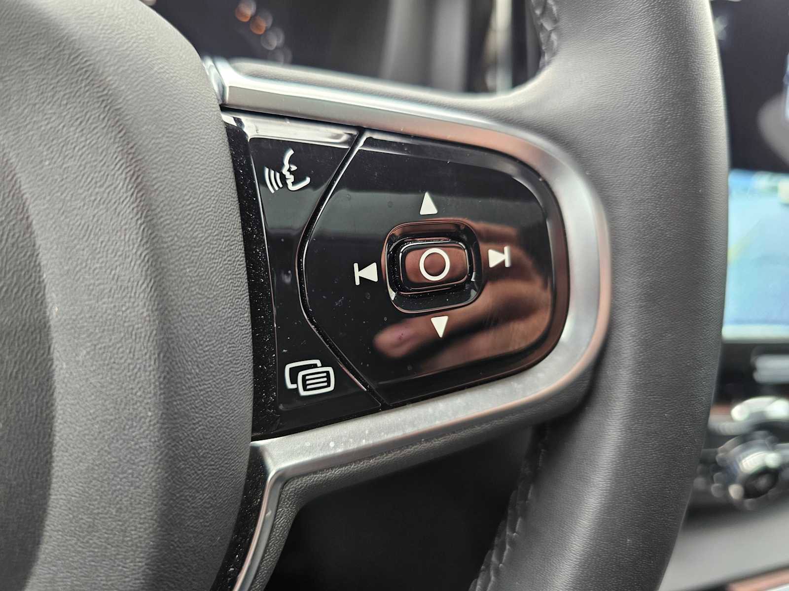 Certified 2023 Volvo XC60 B5 Ultimate image 37