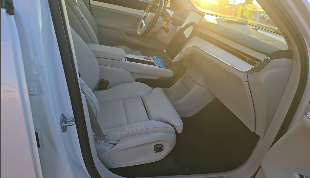 Used 2025 Volvo EX90 Ultra AWD/4WD image 14