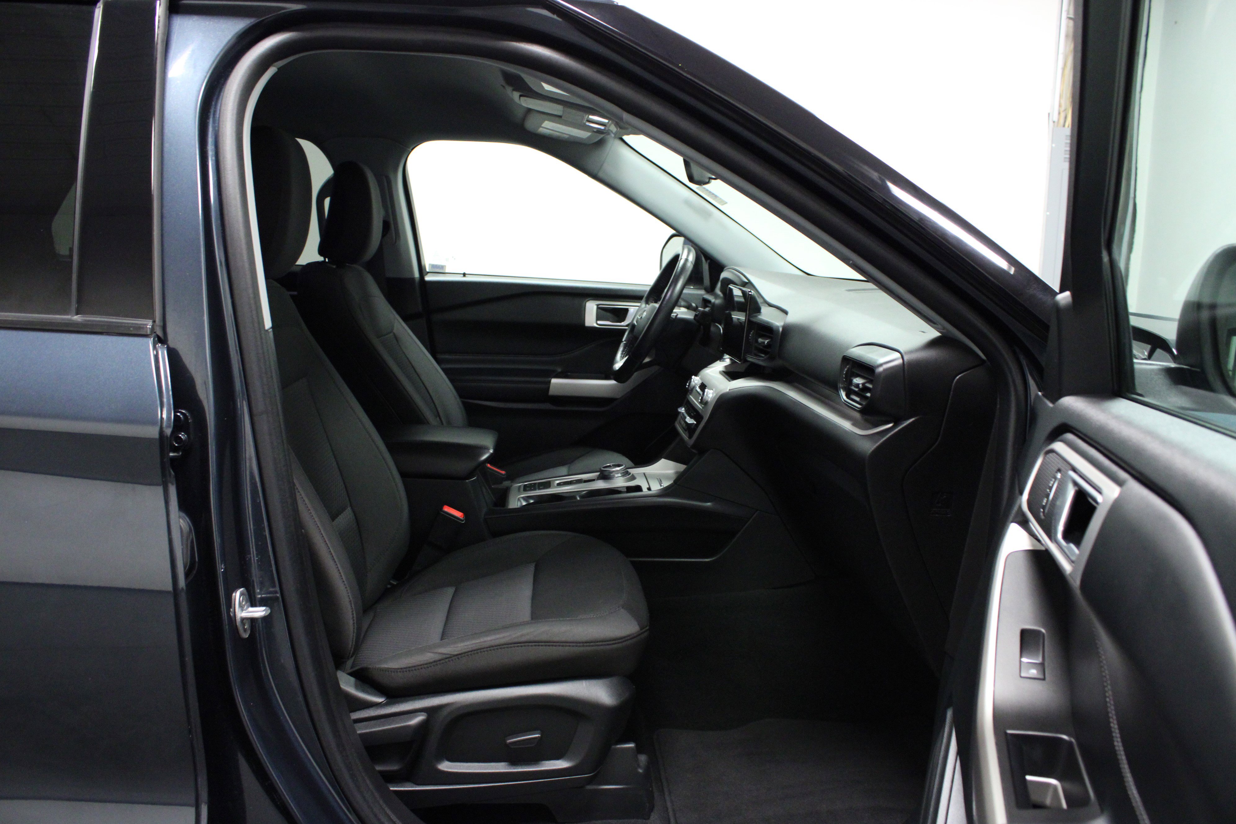 Used 2023 Ford Explorer XLT image 17