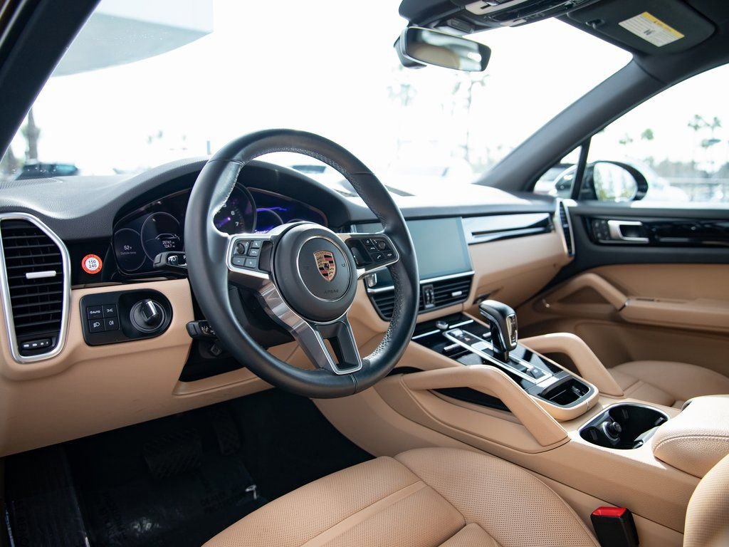 Used 2023 Porsche Cayenne image 4