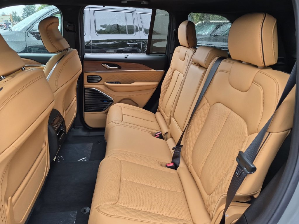 New 2027 Jeep Grand Cherokee Summit AWD/4WD image 14