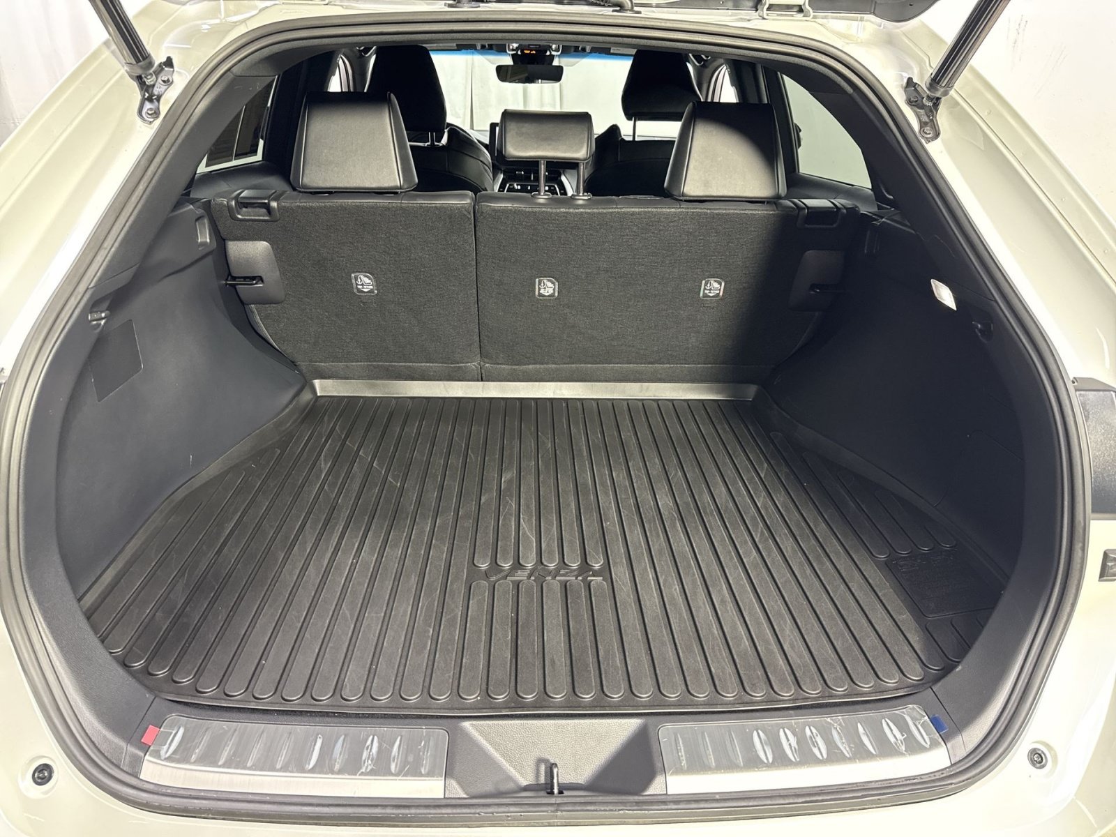 Used 2023 Toyota Venza Nightshade AWD/4WD image 37