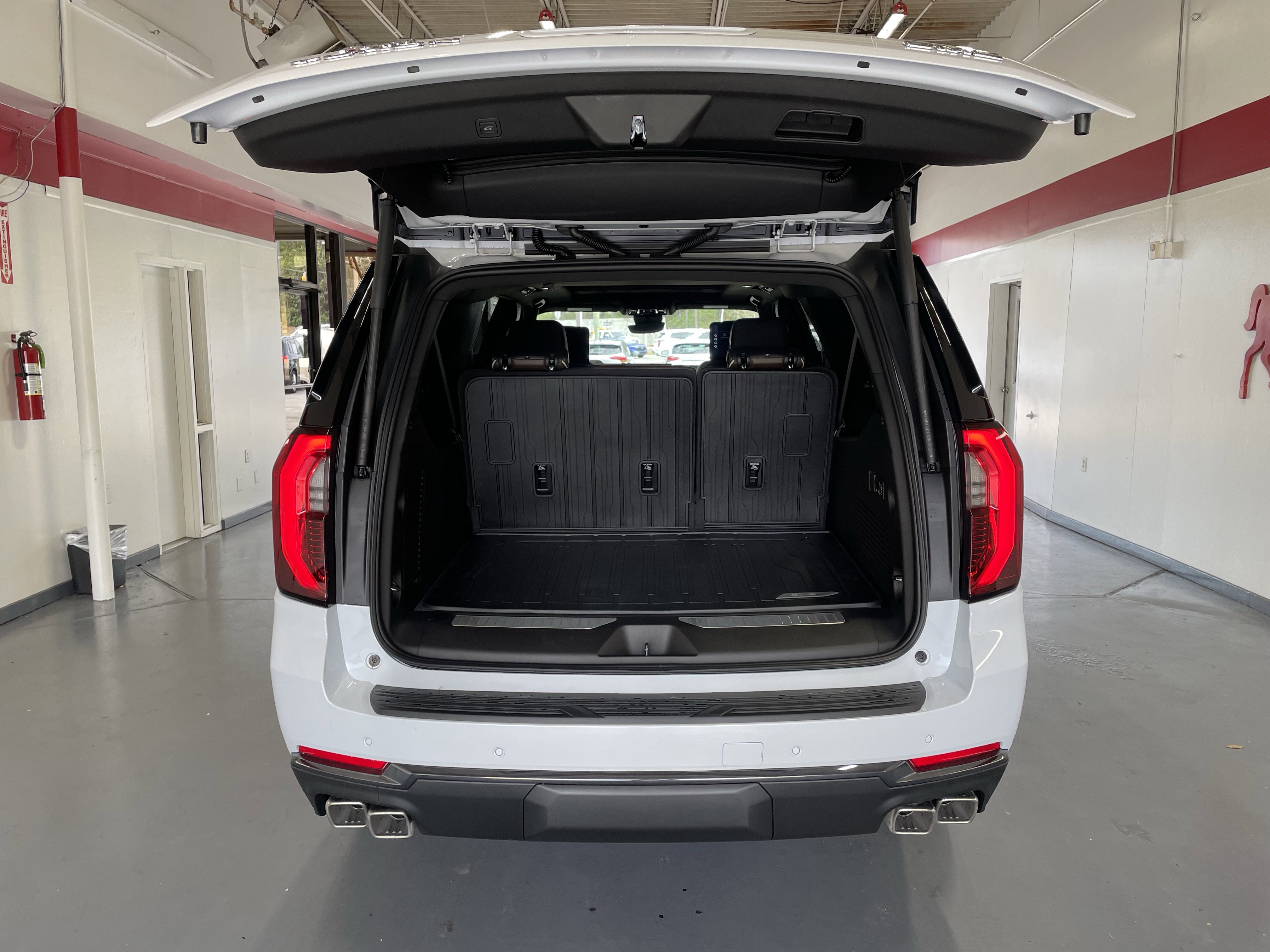 New 2026 GMC Yukon XL Denali Ultimate w/ LPO, Floor Liner Package image 8
