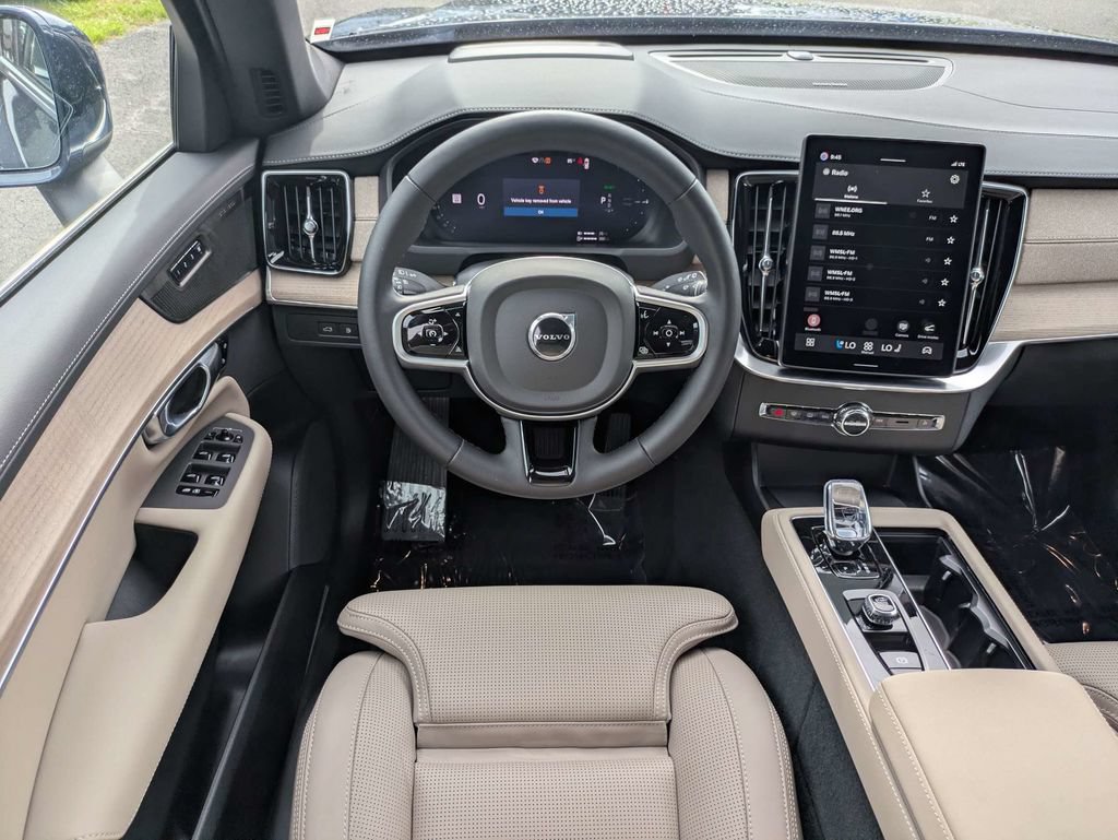 Certified 2026 Volvo XC90 T8 Ultra w/ Protection Package Premier AWD/4WD image 18