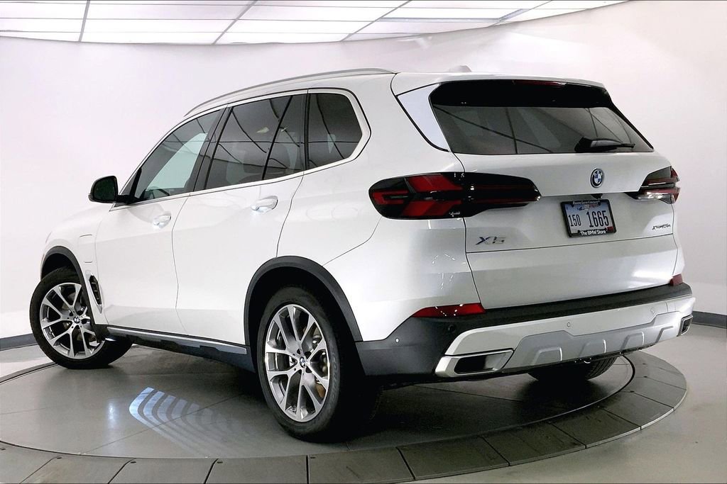New 2026 BMW X5 xDrive50e w/ Climate Comfort Package image 2