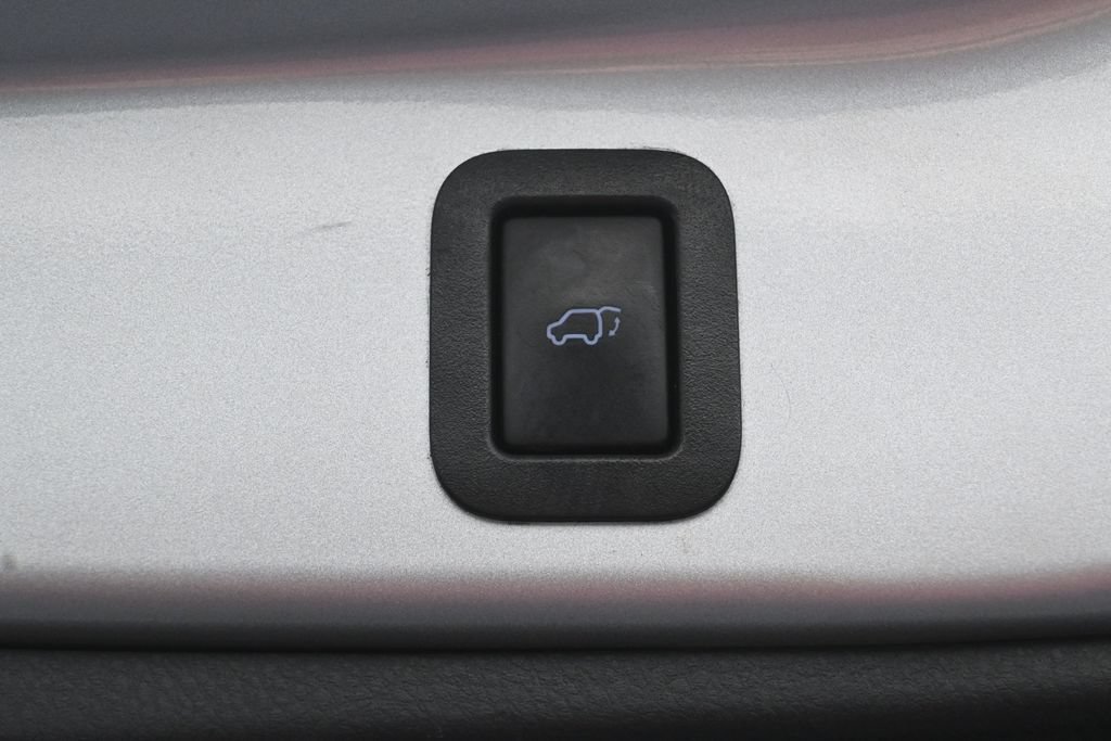 Used 2017 Toyota Highlander SE AWD/4WD image 34