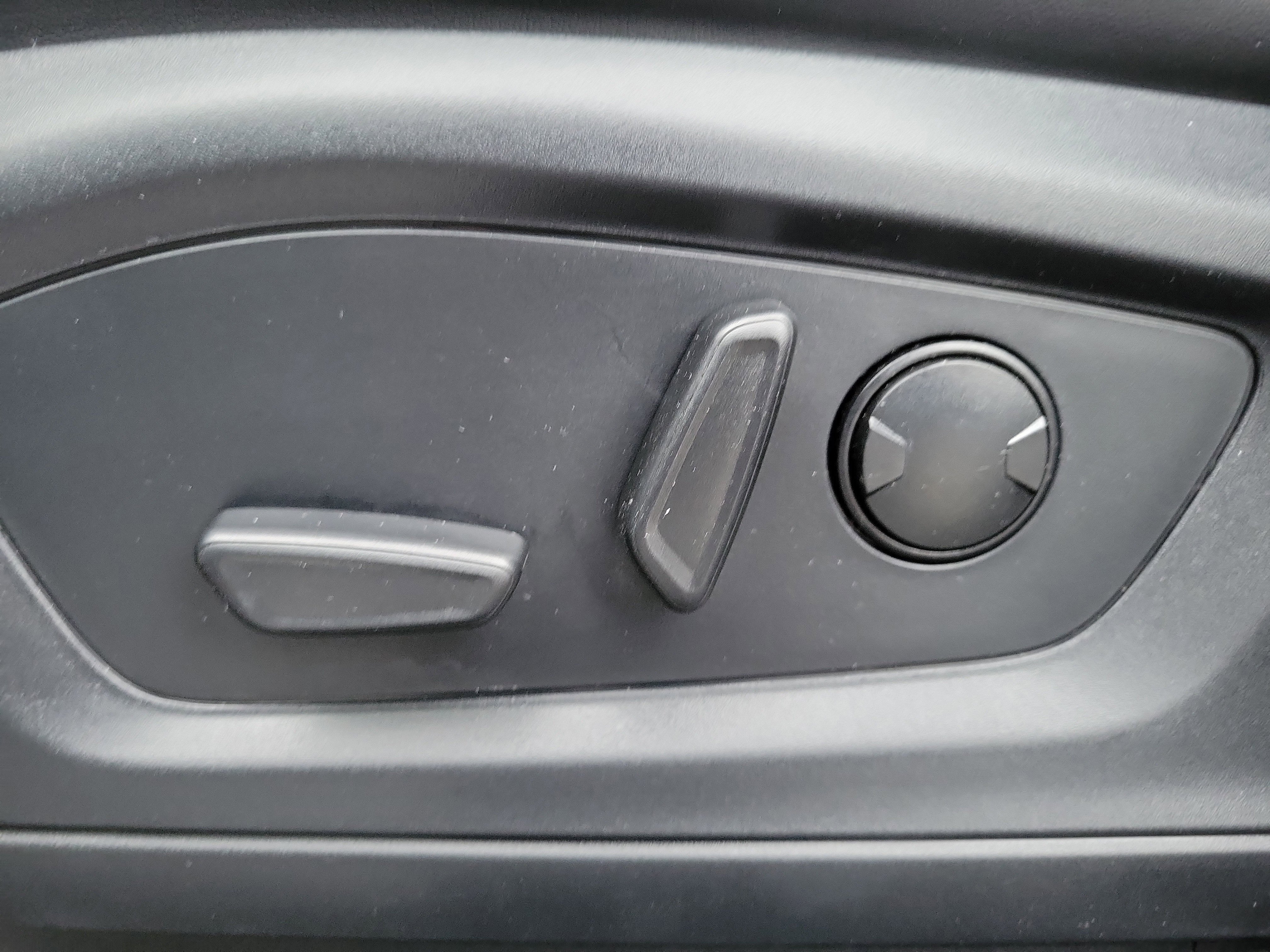 Certified 2025 Ford Explorer ST-Line w/ Premium Package image 23