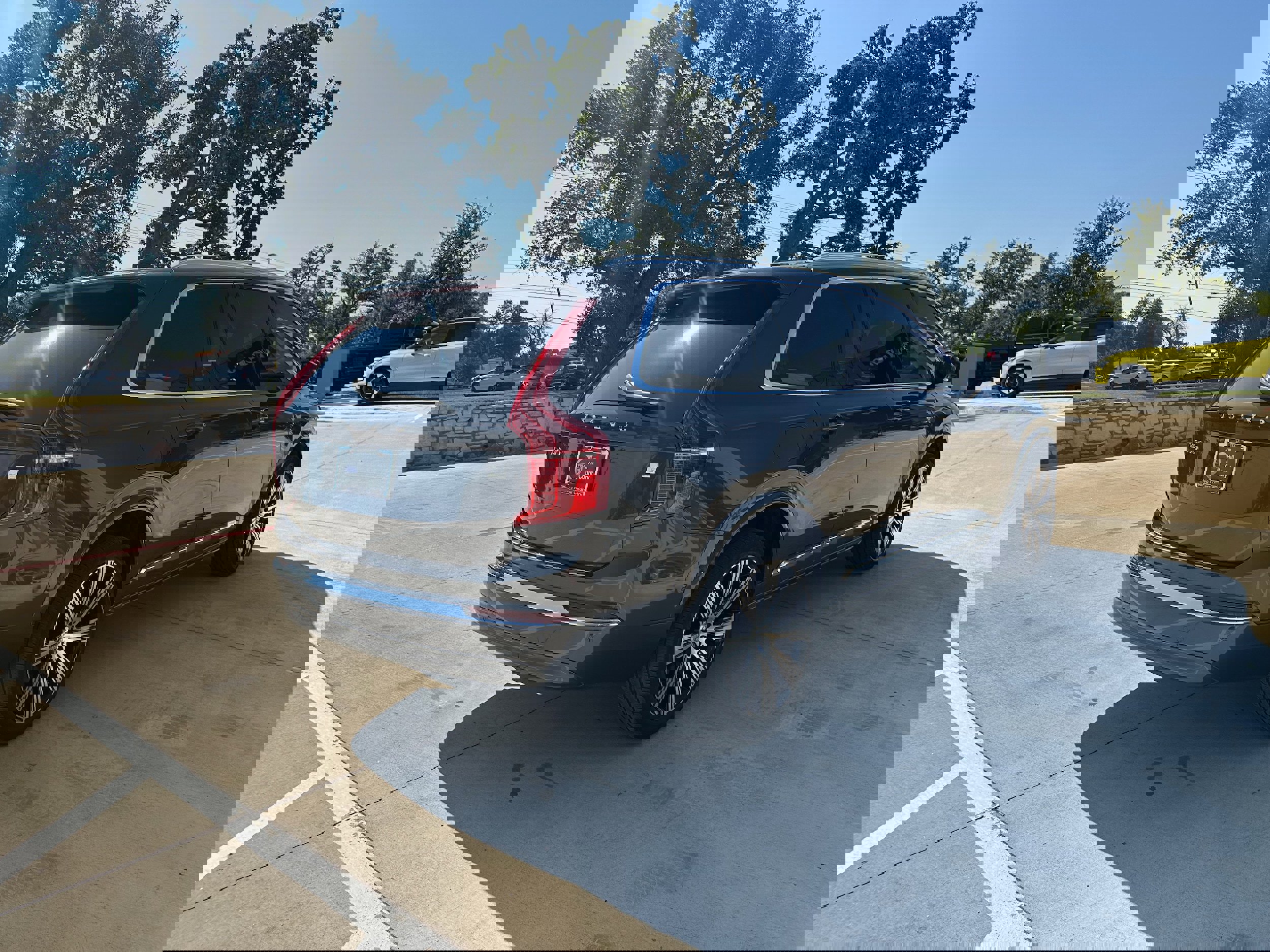 Certified 2023 Volvo XC90 T8 Plus image 6