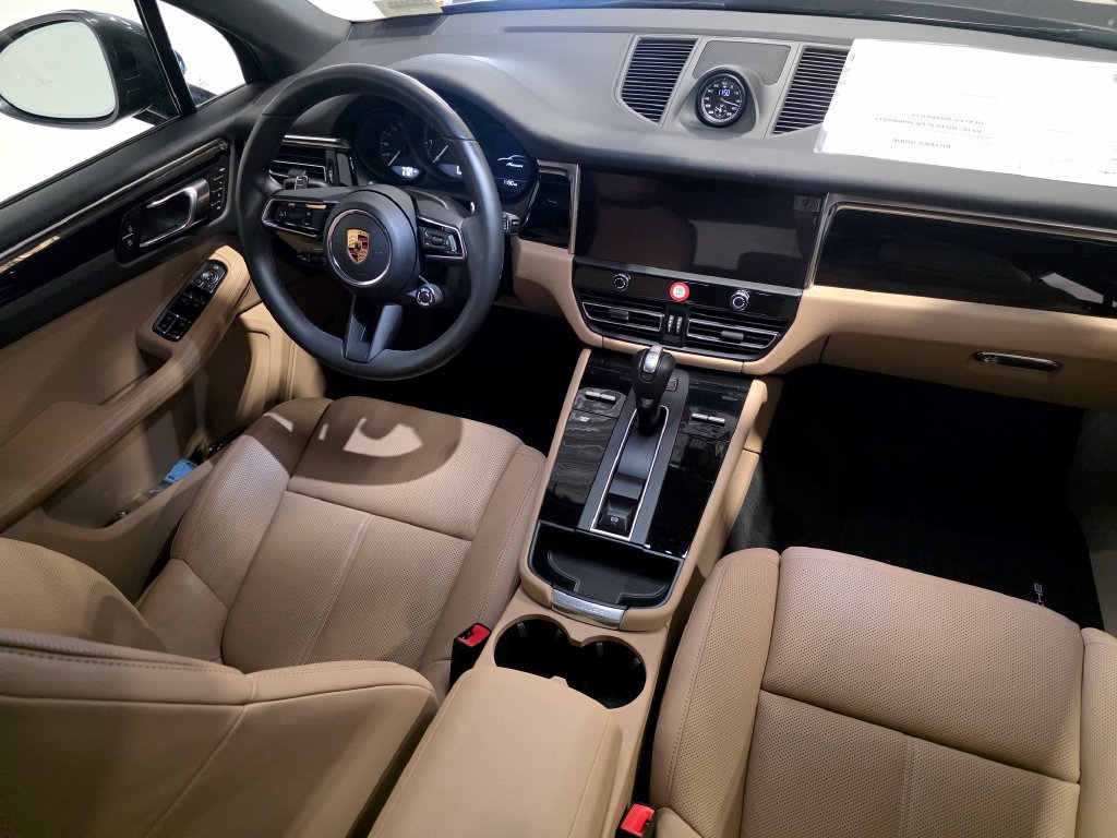 Certified 2026 Porsche Macan AWD/4WD image 19