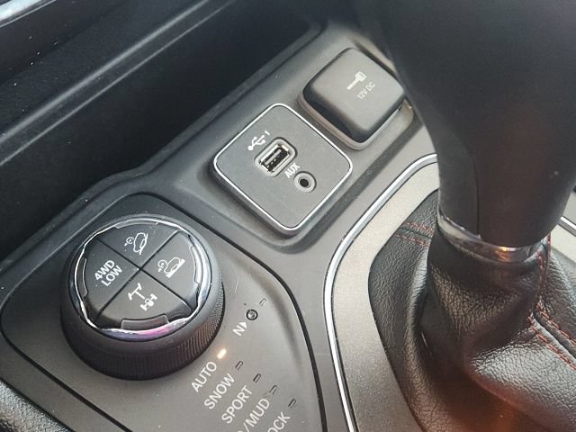 Used 2021 Jeep Cherokee Trailhawk w/ Sun, Sound & Nav Group AWD/4WD image 35