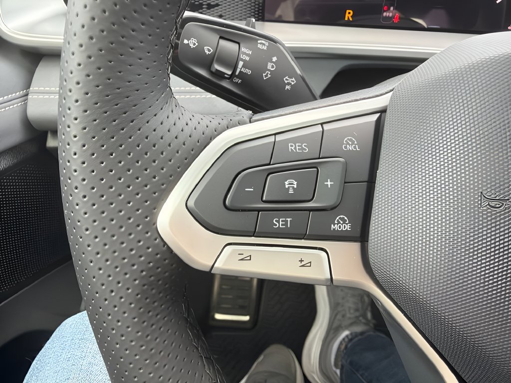 New 2026 Volkswagen Tiguan SE R-Line AWD/4WD image 28