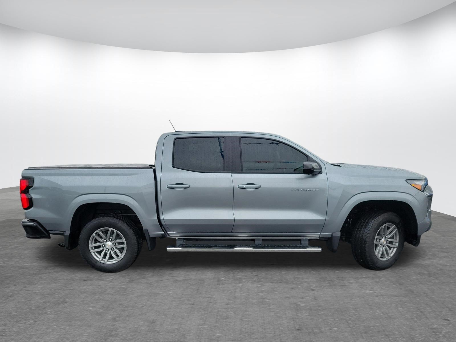 Used 2024 Chevrolet Colorado LT w/ LT Convenience Package III RWD image 4