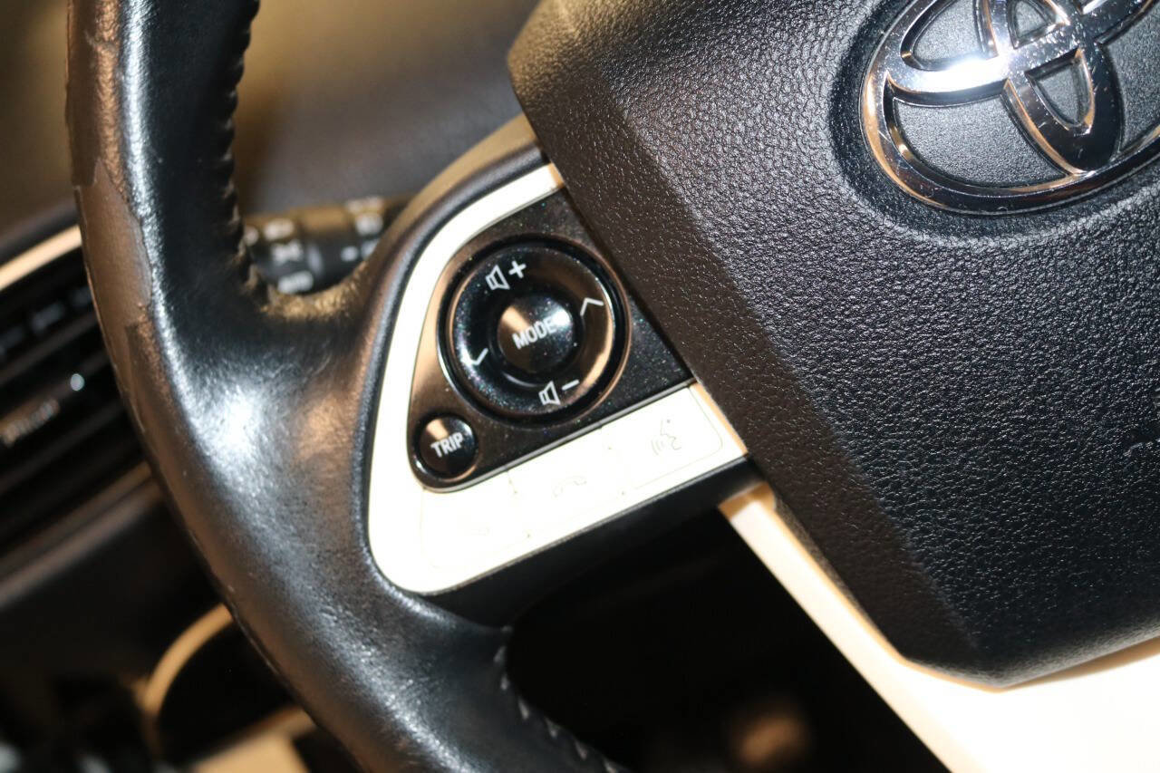 Used 2017 Toyota Prius Prime Advanced image 33