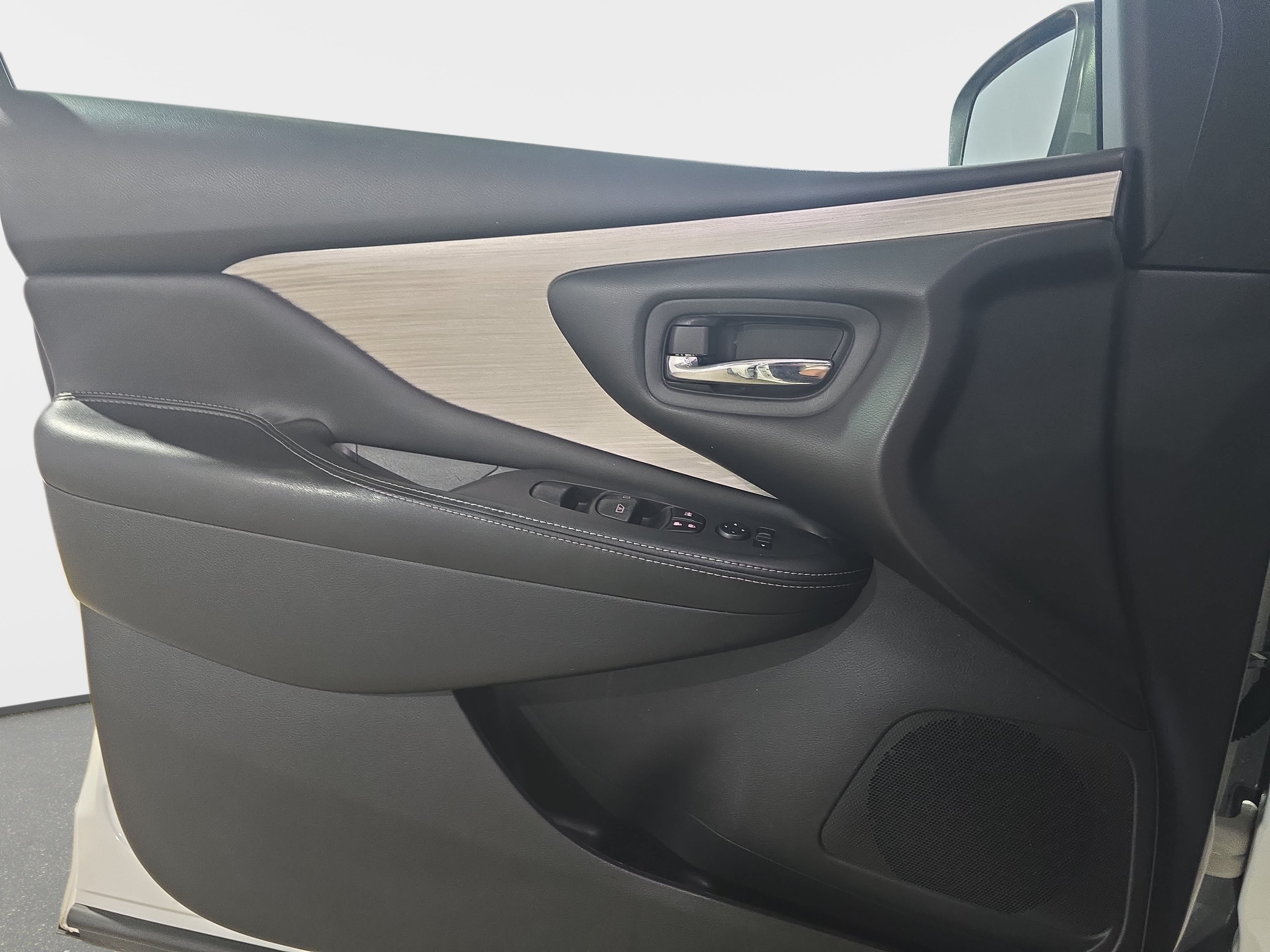 Used 2017 Nissan Murano SV w/ Premium Package FWD image 24