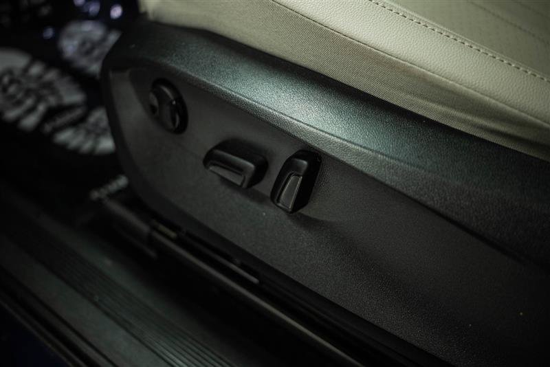 Used 2022 Volkswagen Tiguan SE image 15