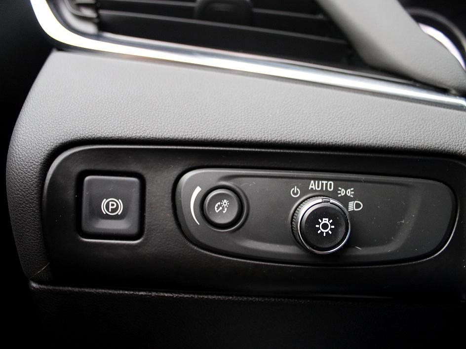 Used 2018 Buick Enclave Essence image 19