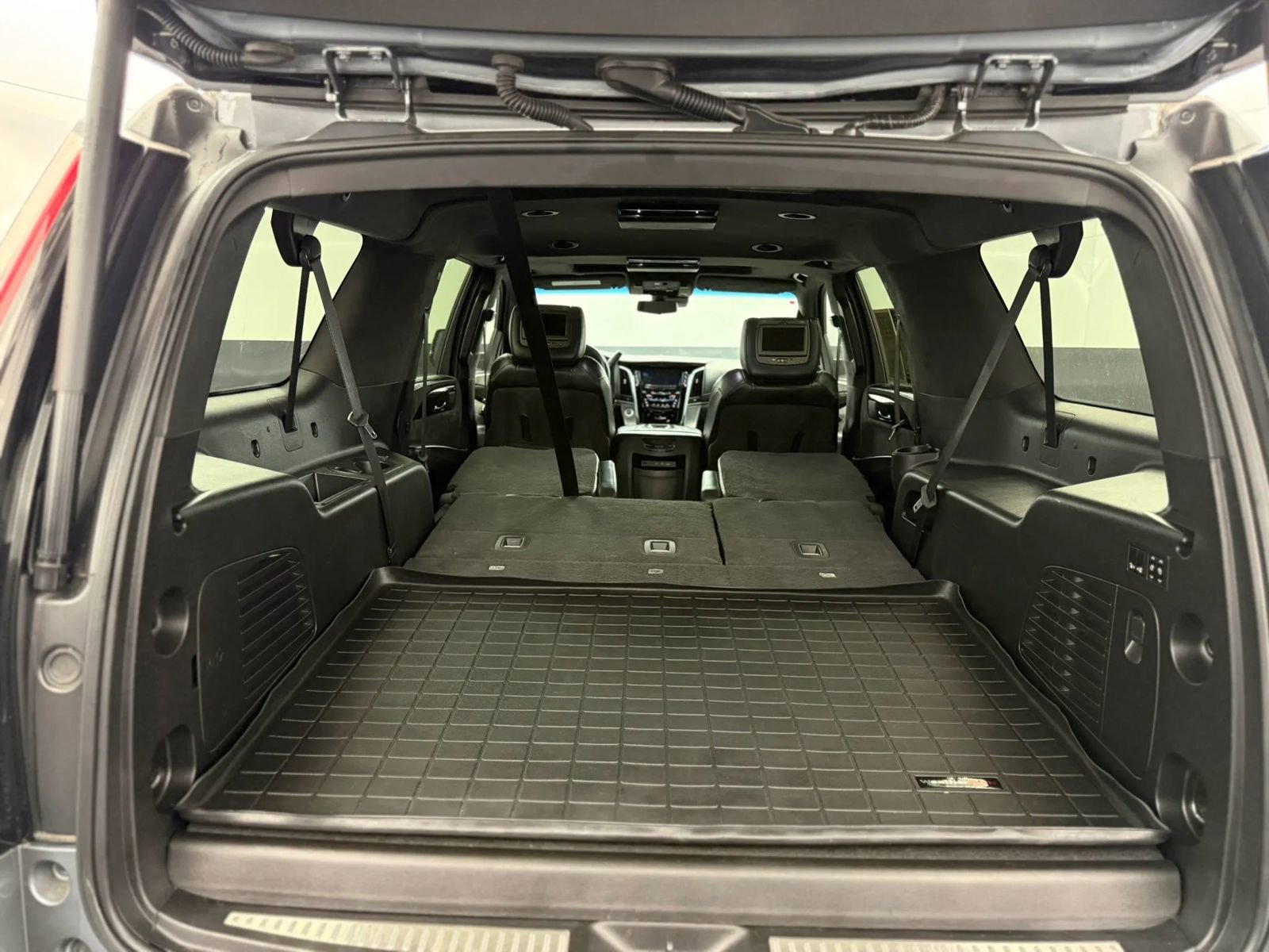 Used 2018 Cadillac Escalade ESV Platinum AWD/4WD image 37