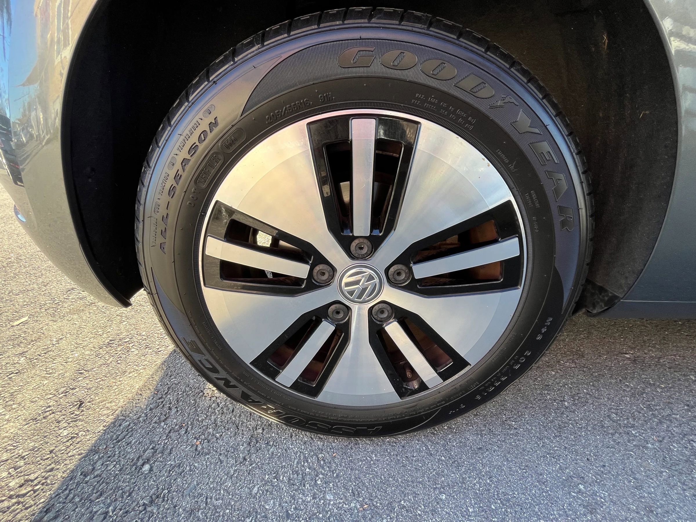 Used 2019 Volkswagen e-Golf SE w/ Driver Assistance Package FWD image 21