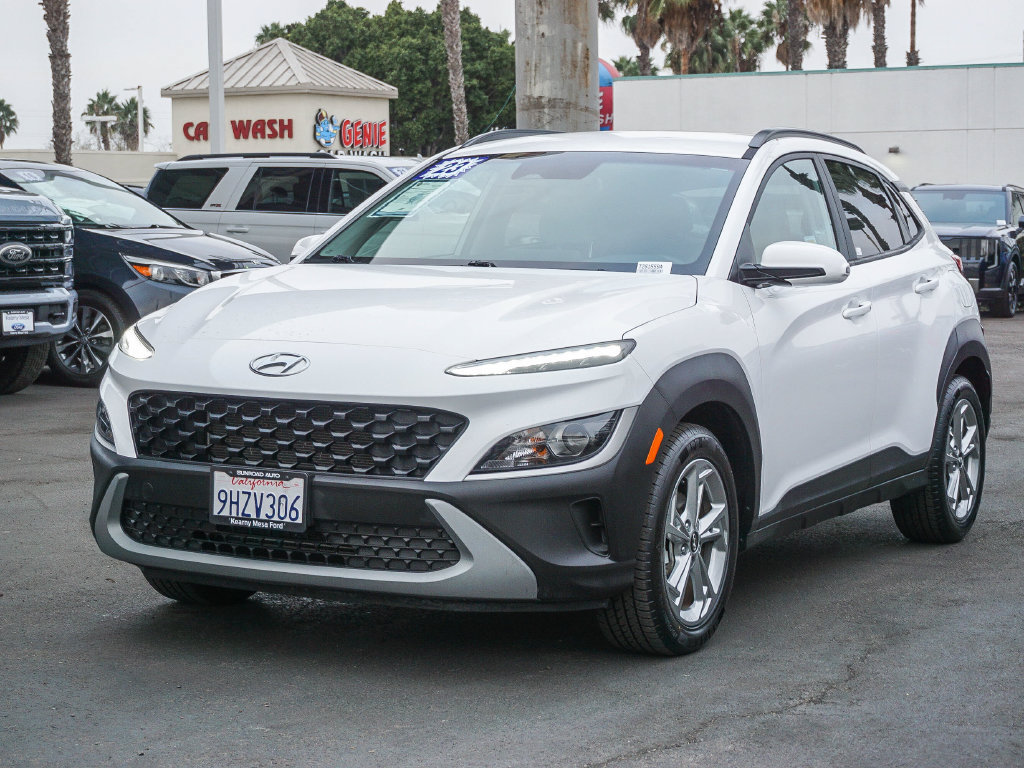 Used 2023 Hyundai Kona SEL w/ Cargo Package FWD image 4