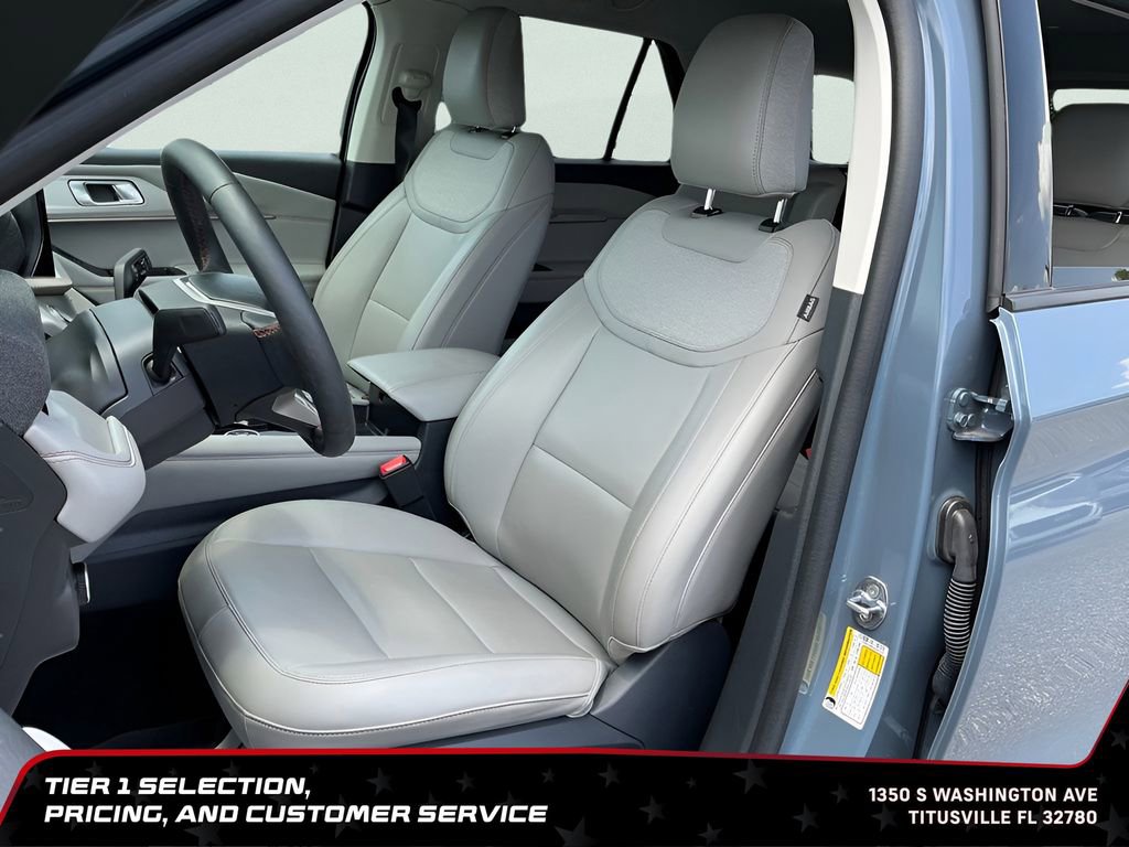 Used 2025 Ford Explorer Active w/ Active Comfort Package RWD image 23