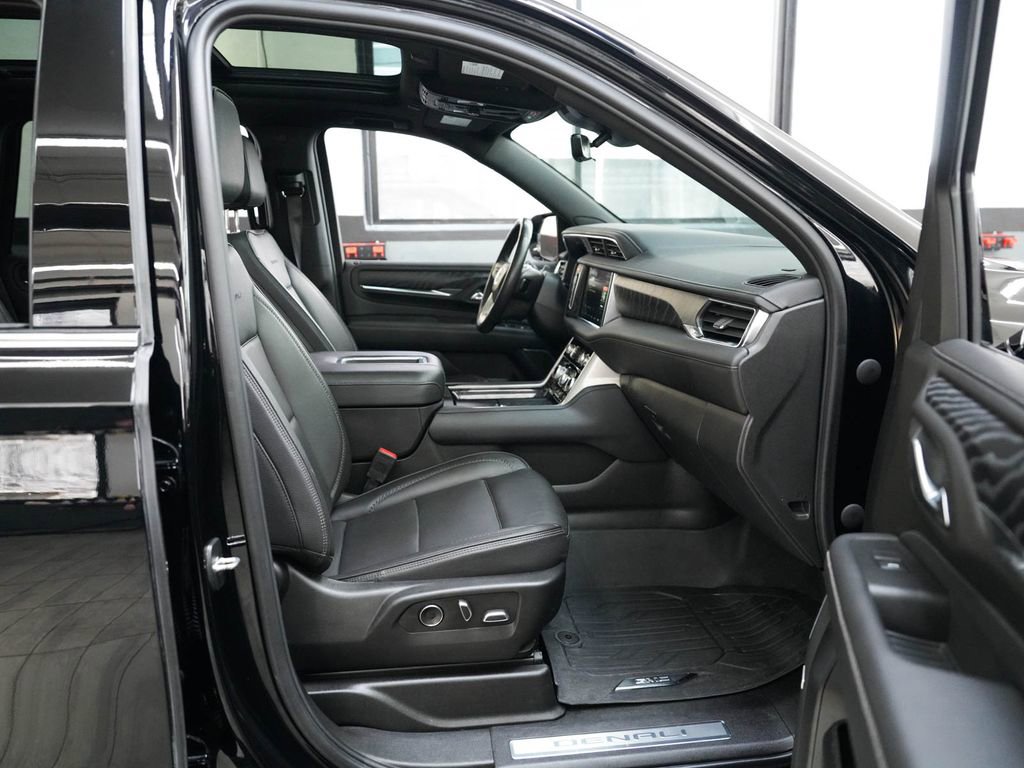 Used 2023 GMC Yukon Denali image 39