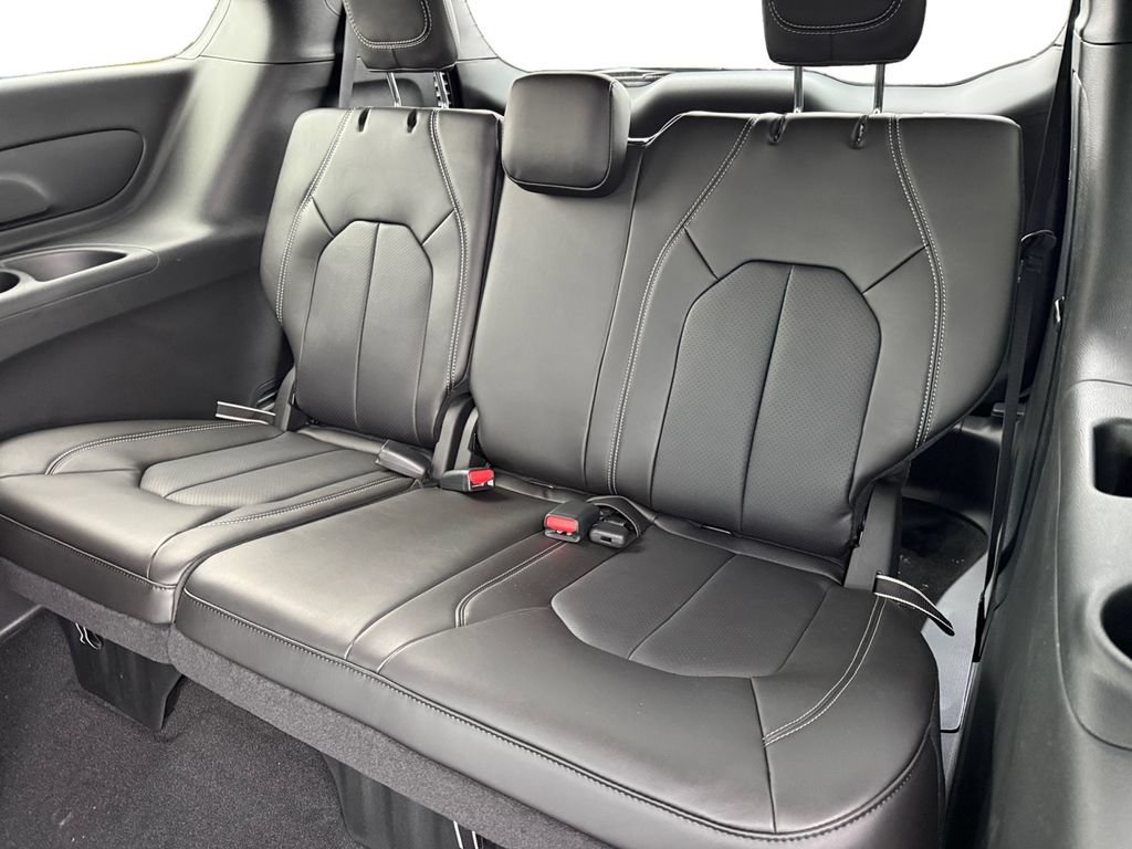 New 2026 Chrysler Pacifica Select FWD image 14