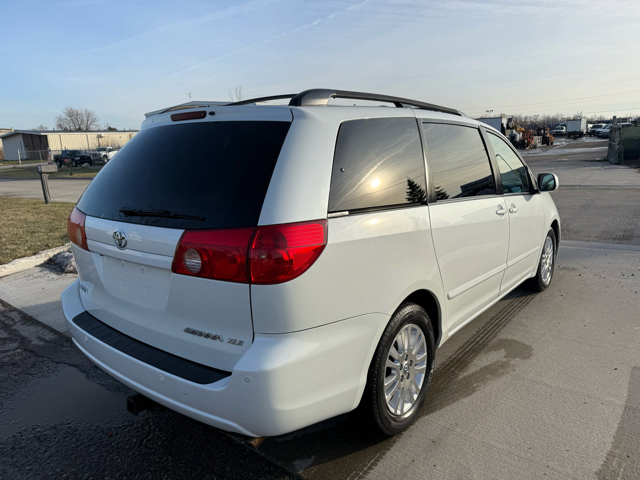 Used 2009 Toyota Sienna XLE image 5