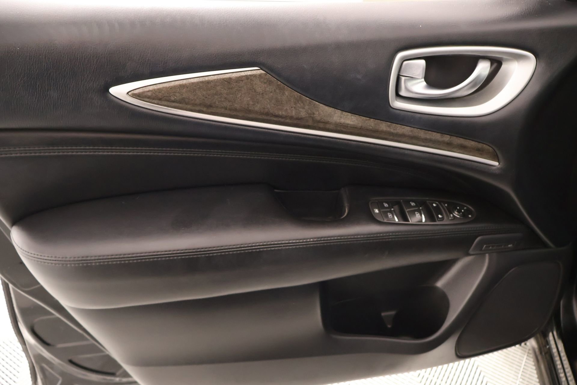 Used 2015 INFINITI QX60 AWD w/ Premium Plus Package image 18