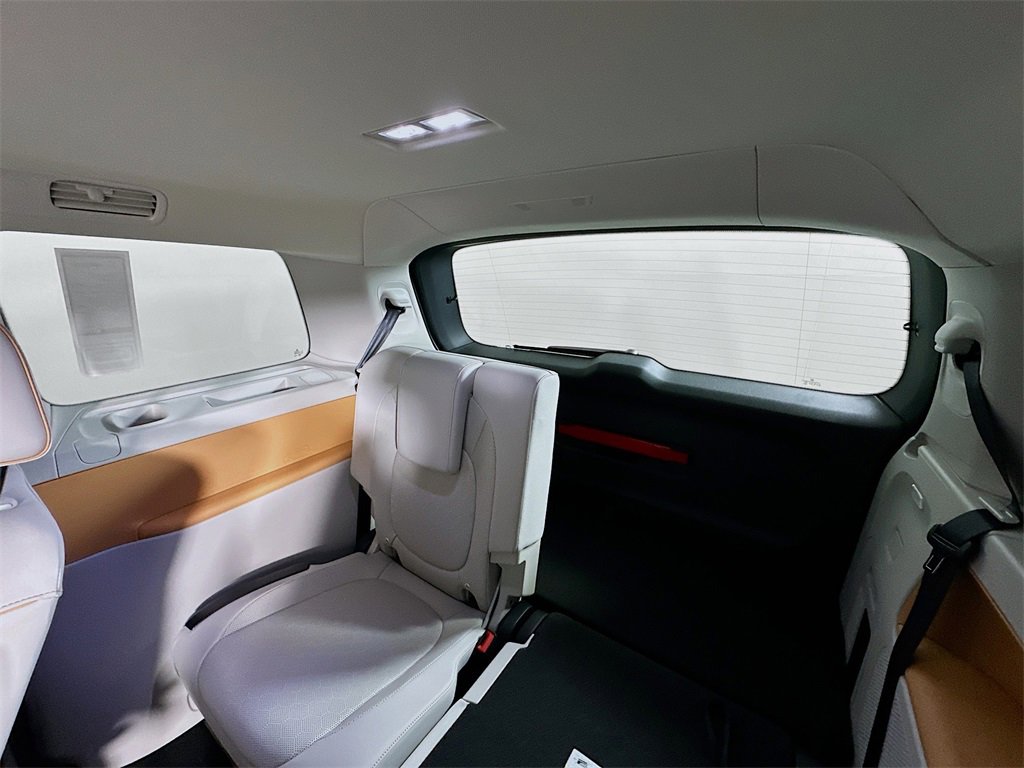 New 2025 Volkswagen ID. Buzz Pro S Plus image 4