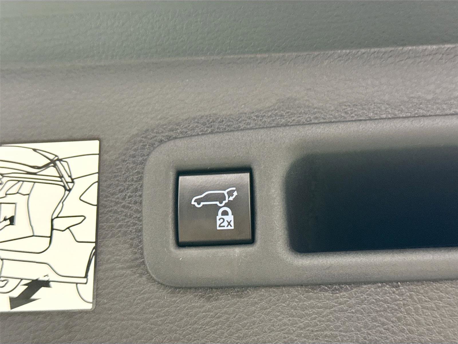 Certified 2022 Toyota Sienna XSE image 40