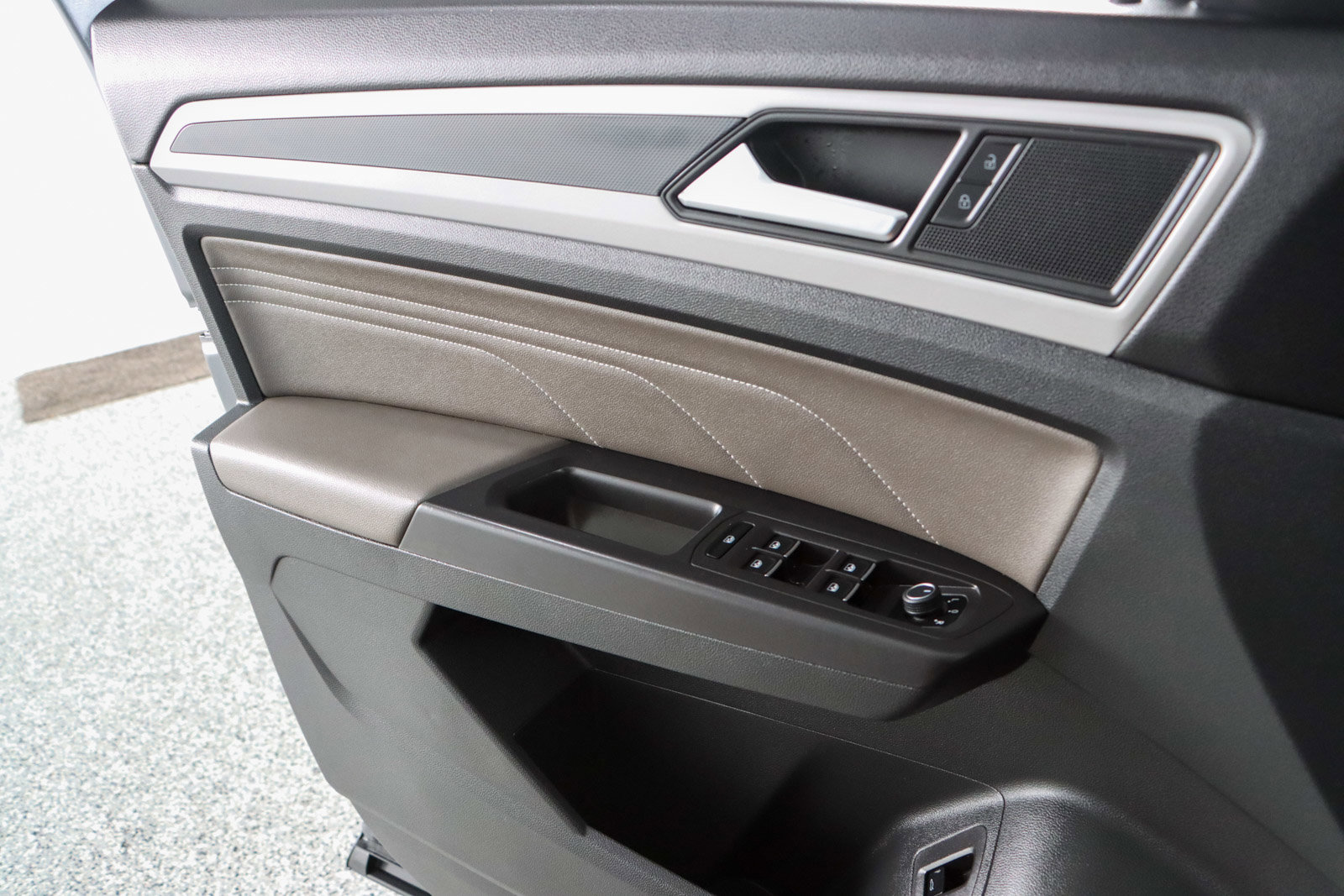 Used 2023 Volkswagen Atlas SEL R-Line image 23