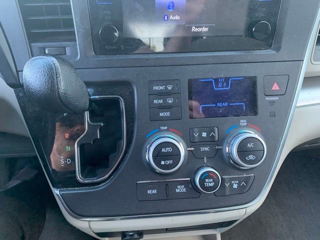 Used 2017 Toyota Sienna LE FWD image 12