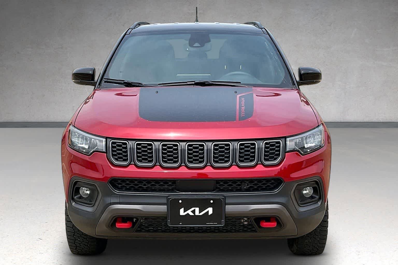 Used 2025 Jeep Compass Trailhawk AWD/4WD image 6